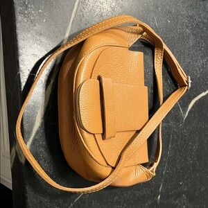 Stylish Tan Leather Crossbody Bag